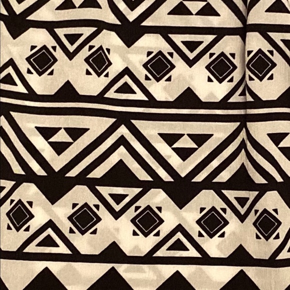 Black and White Tribal Pattern Tank Top - Picture 4 of 4